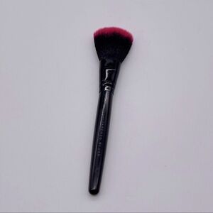 BARE MINERALS TAPERED BLUSH BRUSH